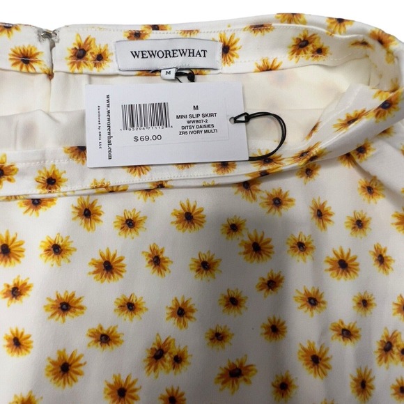 Revolve WEWOREWHAT Mini Slip Skirt Ditsy Daisies ZR5 Ivory Multi Size M - Picture 3 of 6